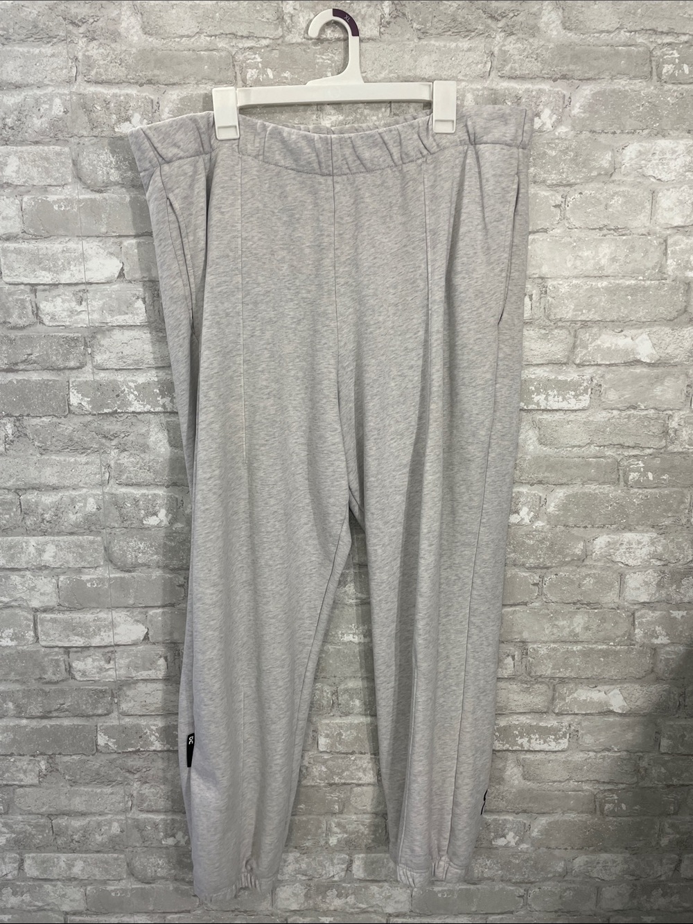 On Cloud Men's Light Gray Club Pant
